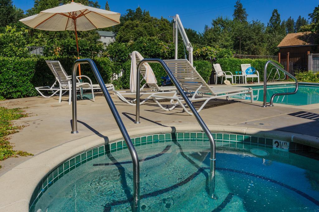 Grass Valley Courtyard Suites Екстериор снимка